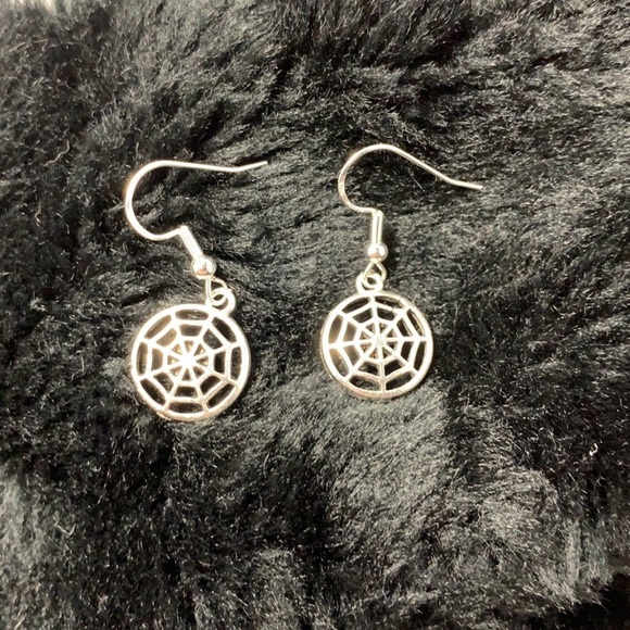 🖤🖤🖤Spider Web Halloween Earrings - Picture 2 of 8